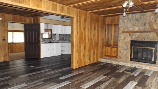 Building Photo - 2552 Jakin Rd