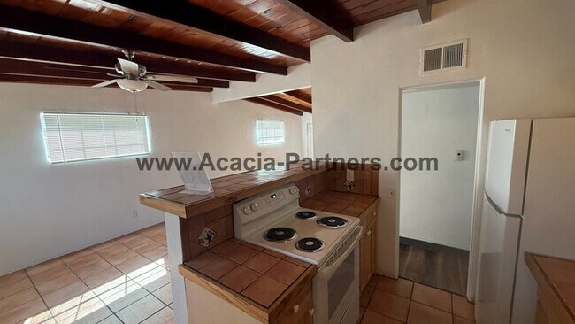 Building Photo - Great Central Home on Large Lot