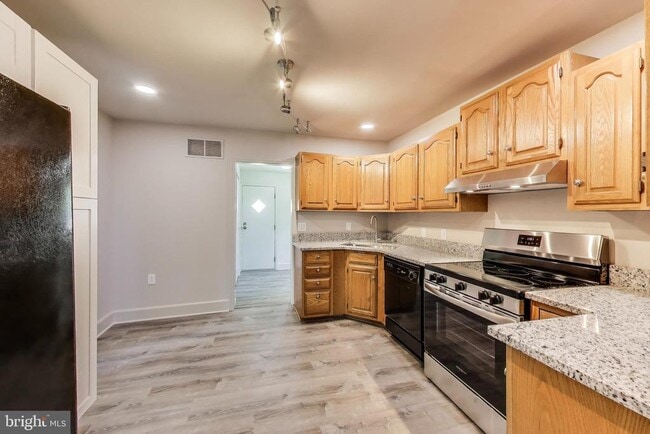 Building Photo - 8349 Bear Creek Dr