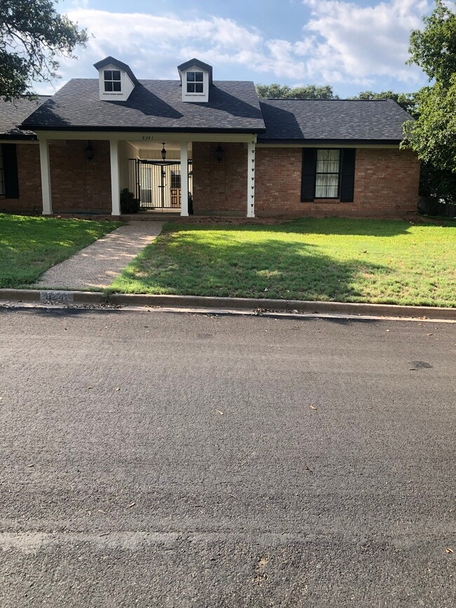 Building Photo - 8241 Forest Ridge Dr