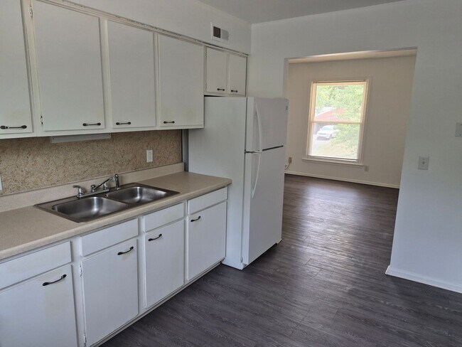 Building Photo - 3514 Valleston Pkwy