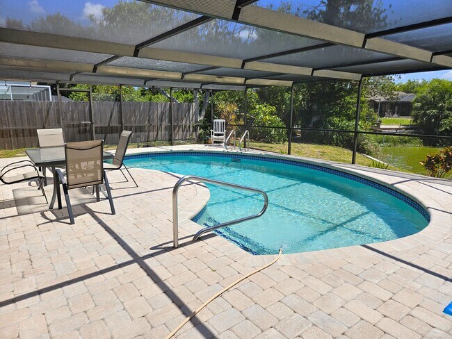 Building Photo - Seasonal Short-Term Single-Family Heated Pool Home located in Venice Gardens!