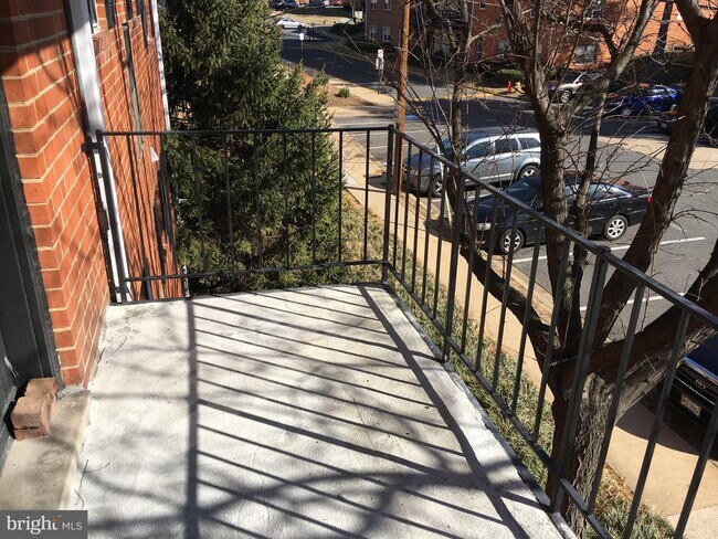 Building Photo - 5929 Quantrell Ave