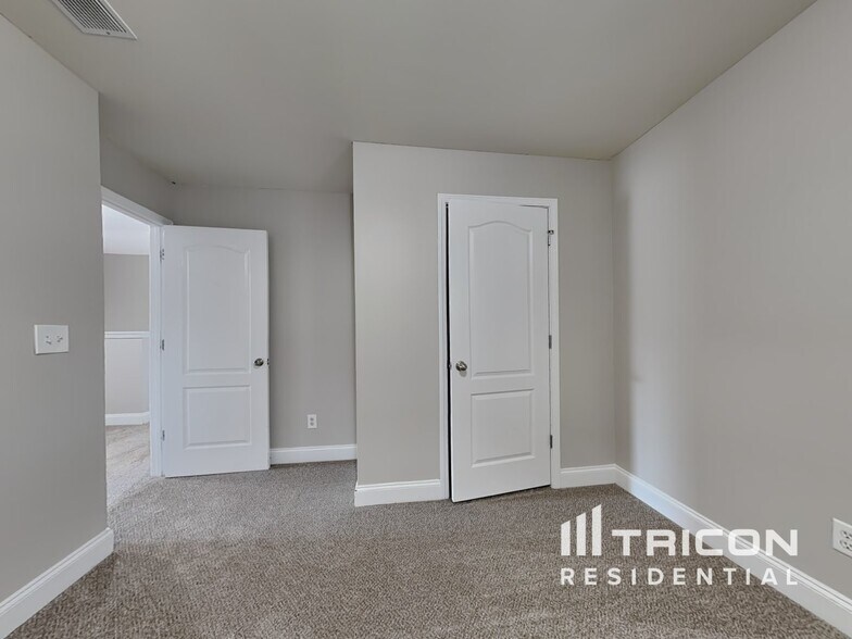 Building Photo - 4556 Bellemeade Dr