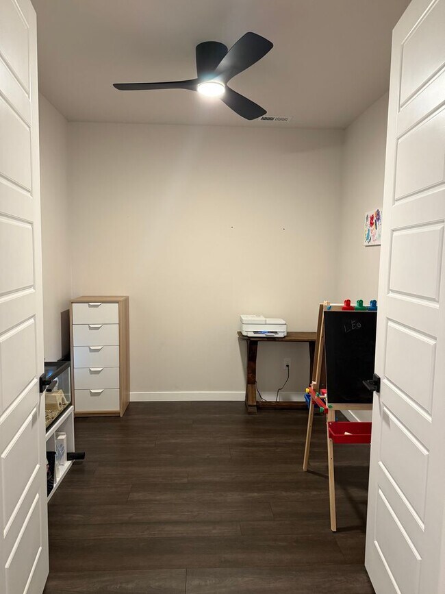 Building Photo - Beautiful Home with lots of upgrades.... A...