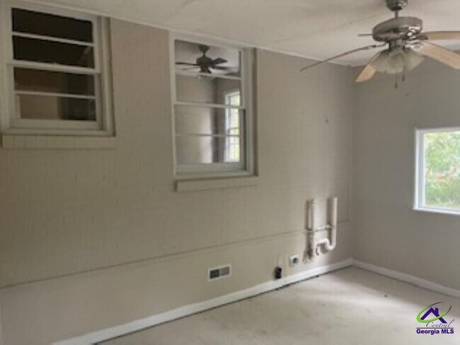 Building Photo - 106 Draper St