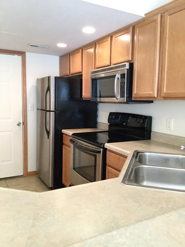 Building Photo - 5520-22 Hunley Ct.