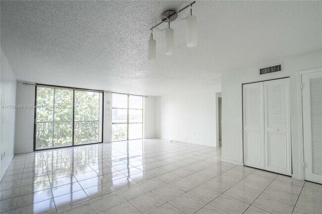 Building Photo - 17600 N Bay Rd