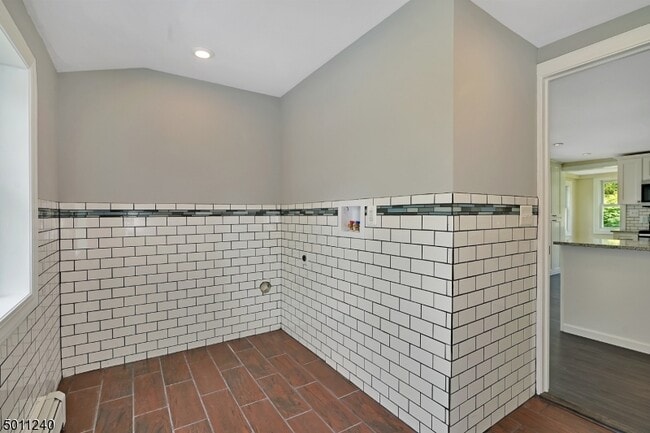 Building Photo - 619 S Main St