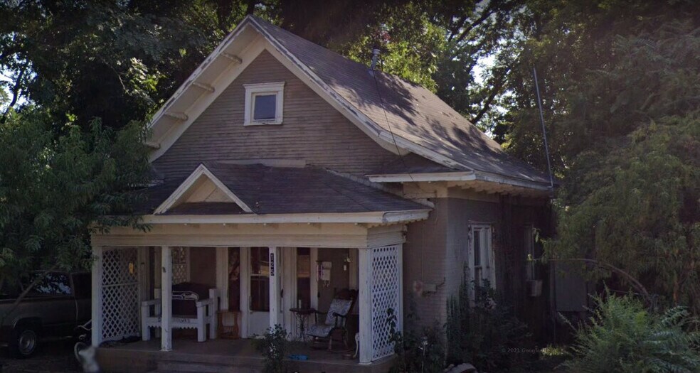 Building Photo - 127 N Avenue D