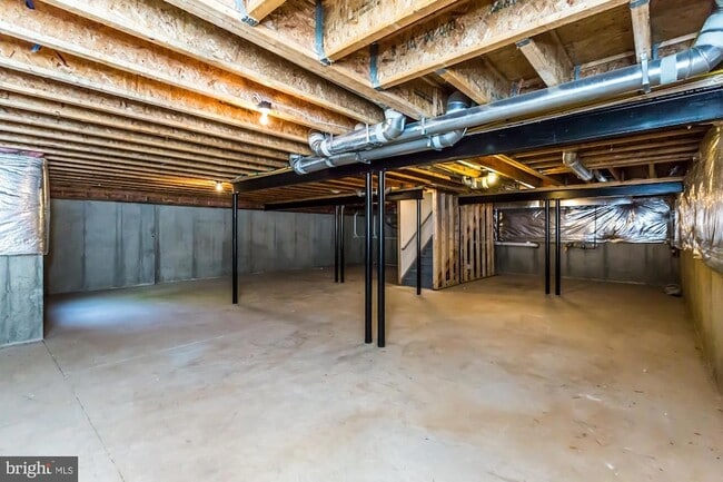 Building Photo - 684 Churchill Rd