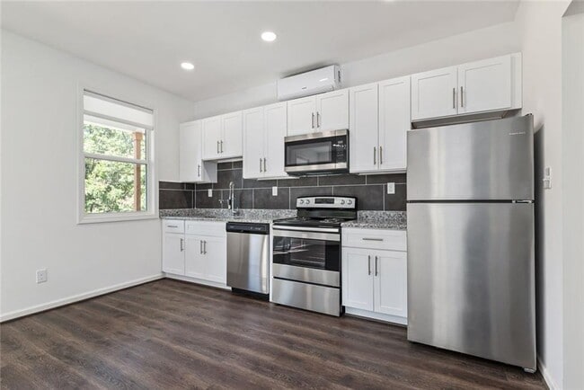 Building Photo - 1060 Grant Way SE