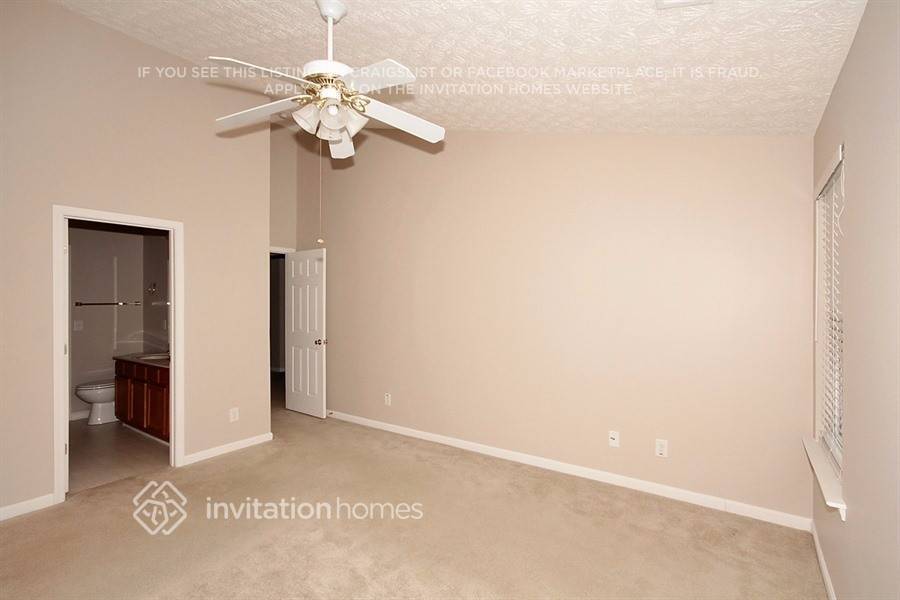 Building Photo - 302 Meadows Ln