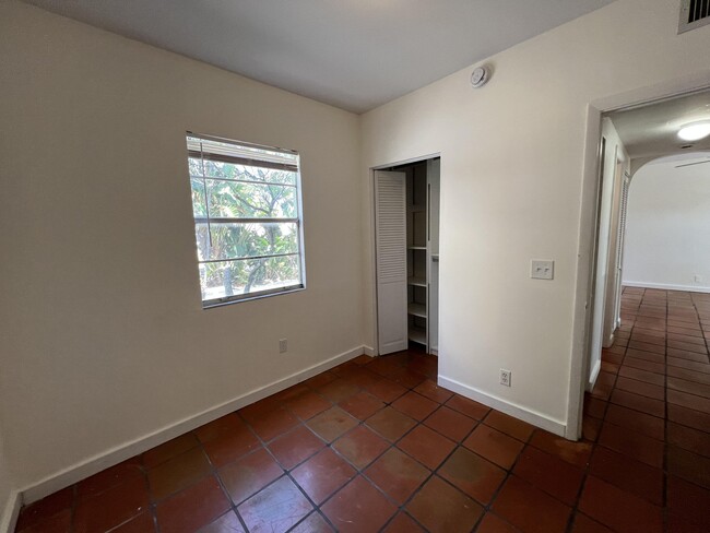 Building Photo - 323 Almeria Rd