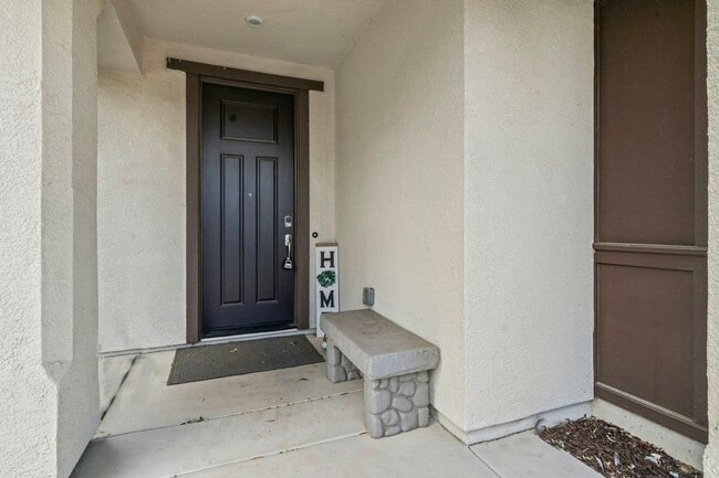 Building Photo - 123 Rodbell Ln