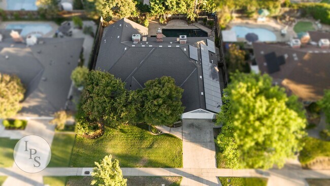 Building Photo - Woodward Park Home, 3BR/2BA, Pool, Spa, Gr...