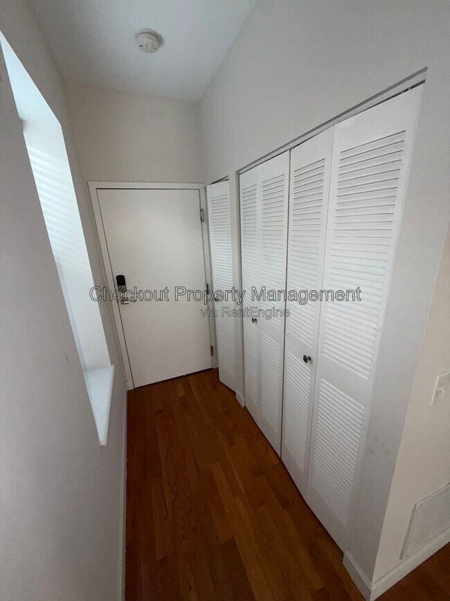 Building Photo - 5531 Pershing Ave