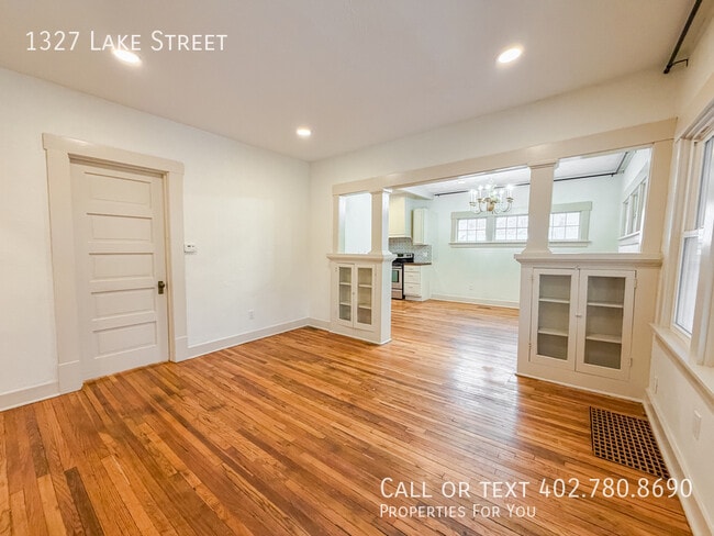 Building Photo - 1327 Lake St