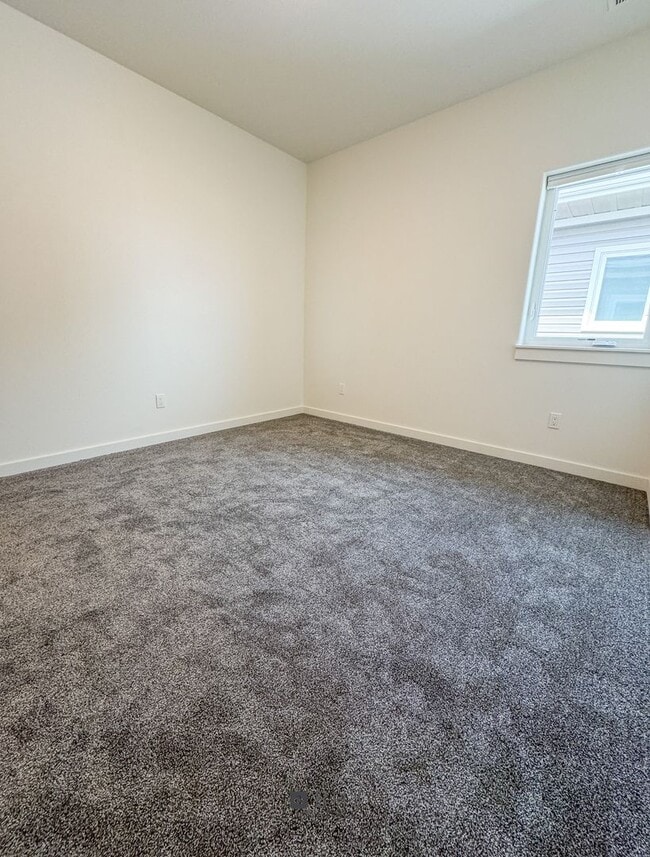 Building Photo - BRAND NEW Pet Friendly 2 bed/ 2 bath apartment!