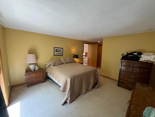 Building Photo - 35 Woodland Pines Rd
