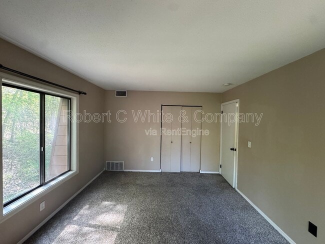 Building Photo - 95 Woodsedge Dr