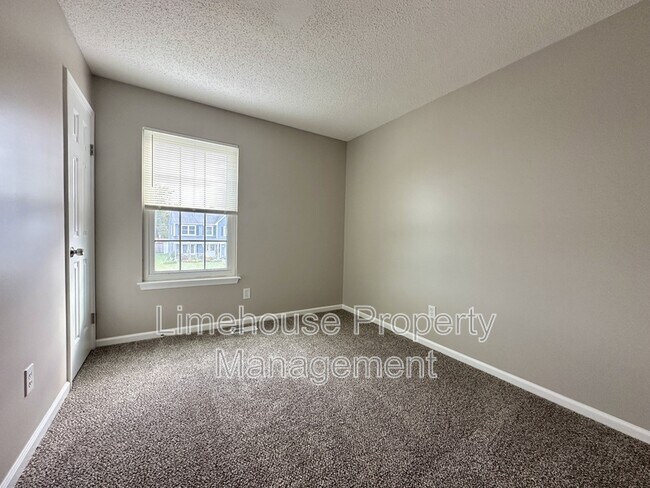 Building Photo - 5652 Glen View Dr