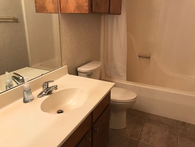 Building Photo - Cedar Creek Duplex