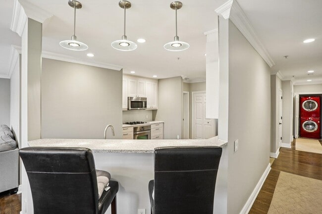 Building Photo - 343 The Promenade