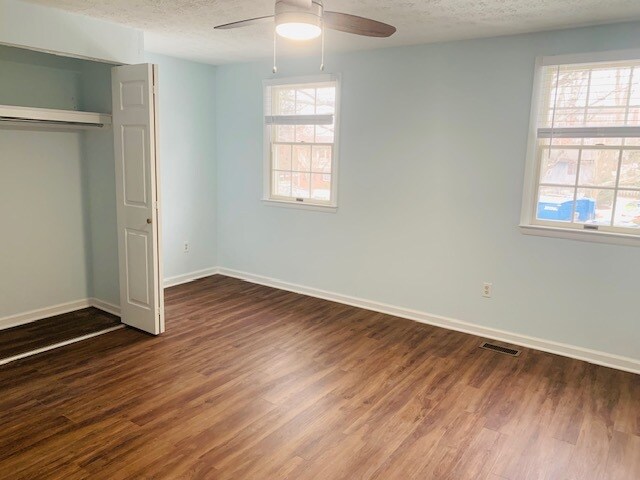 Building Photo - 9306 Kite St