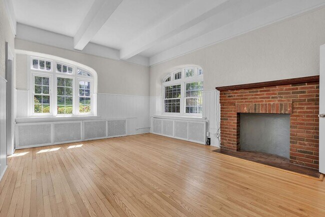 Building Photo - 149 Central Dr