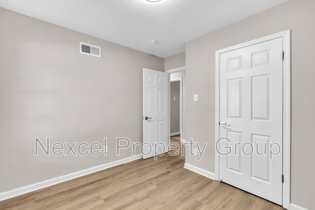 Building Photo - 8168 Ashbrook Dr