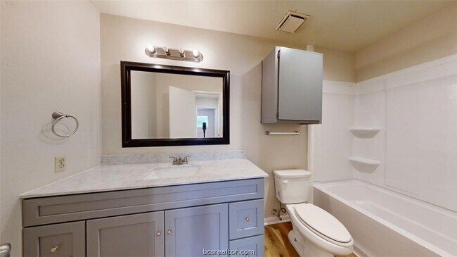 Building Photo - 2807 Longmire Dr