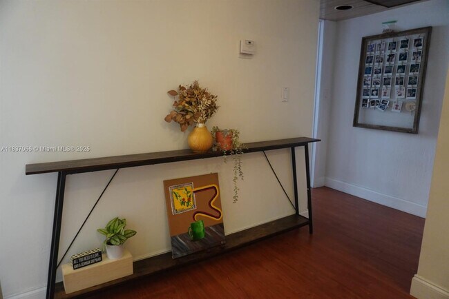 Building Photo - 1408 Brickell Bay Dr