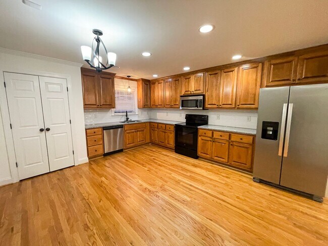 Building Photo - 282 Braddock Dr