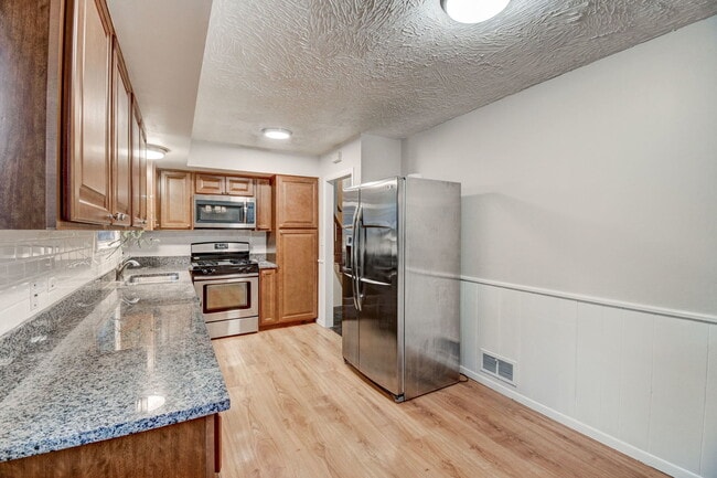 Building Photo - 1326 Meadow Ln