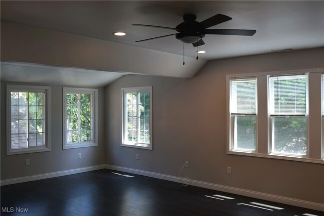 Building Photo - 9913 Foster Ave