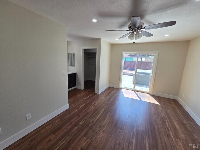 Building Photo - 616 Placer Ln