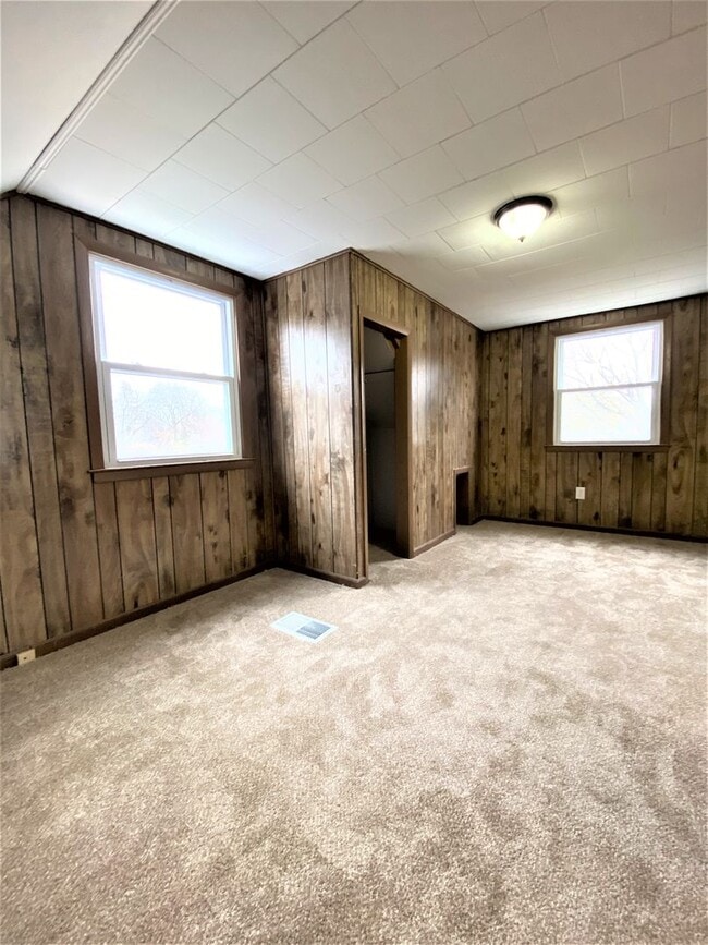 Building Photo - Newly updated 4 bedroom single family home