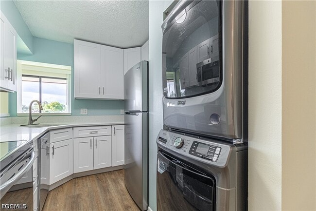 Building Photo - 7410 Lake Breeze Dr