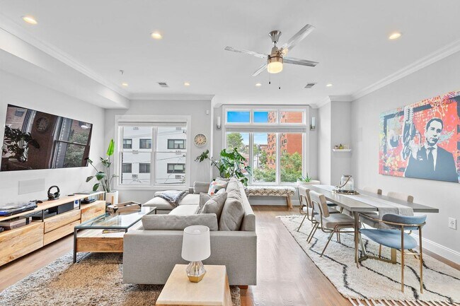 Building Photo - 61 Bleecker St