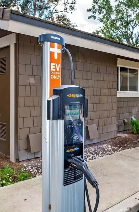 Electric Vehicle Charging - 184 Streamwood