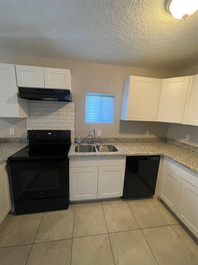 Building Photo - 5006 Ridgeway Dr