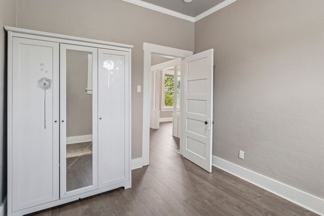 Building Photo - Updated 3-Bed Retreat on a Quiet Street – ...