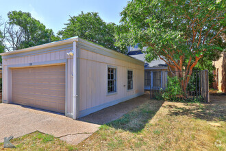 Building Photo - 29 Harbour Town