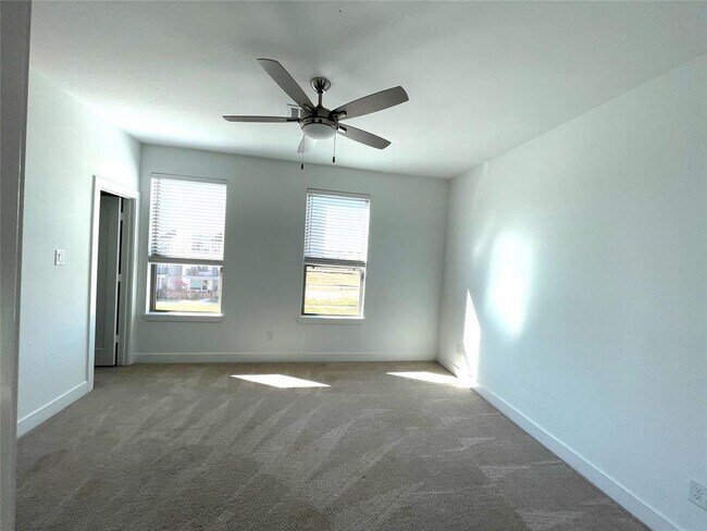 Building Photo - 18720 Centro Main St