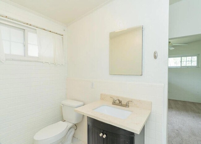 Building Photo - 203 Hathaway Dr