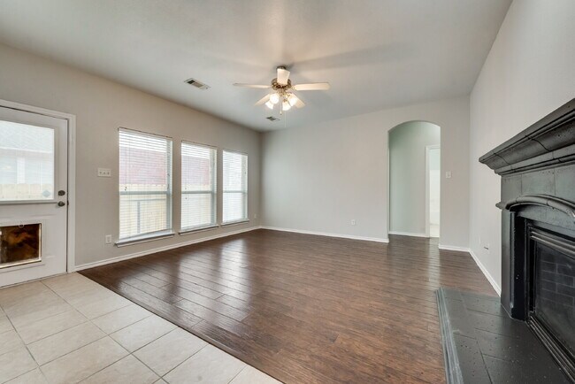 Building Photo - Fantastic 3 bed-2 bath in N. Forth Worth