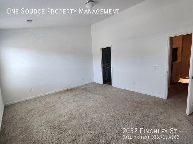 Building Photo - 2052 Finchley St