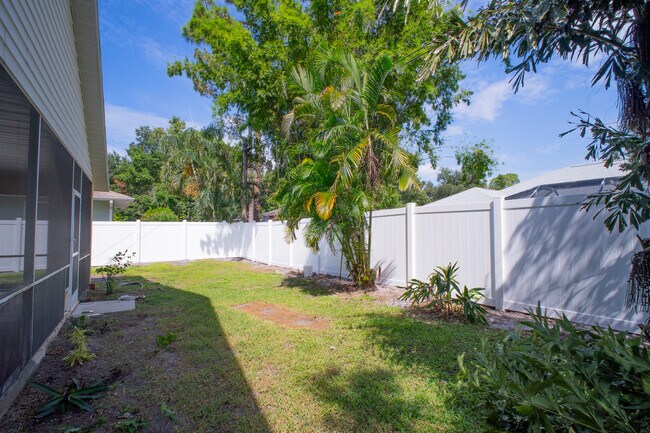Building Photo - 7239 Rangi Dr