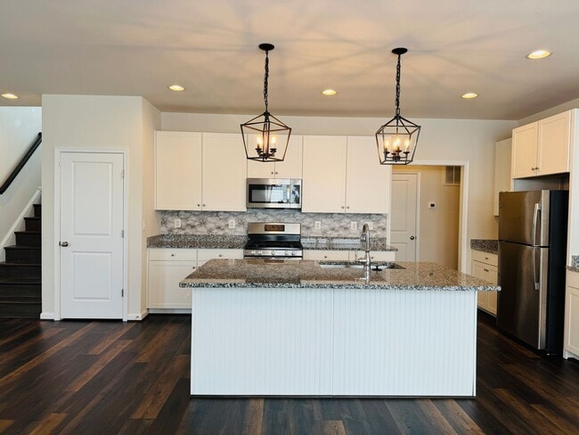 Building Photo - EMBREY MILL - ALMOST NEW - BEAUTIFUL 4 BEDROOM HOME